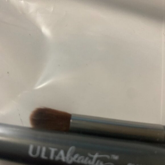 ULTA brush set for blush & eyes approximately 7” long new - Picture 3 of 7
